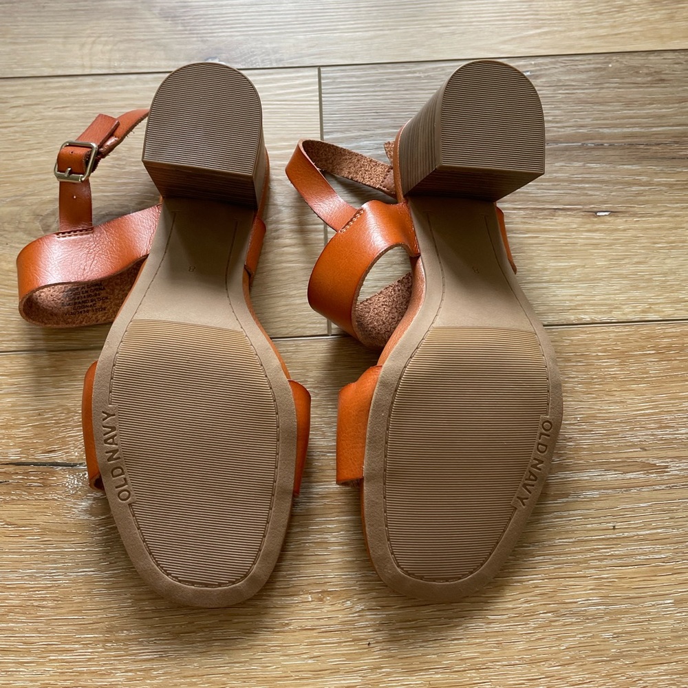 NWOT Old Navy Cognac Block Heel - Picture 4 of 4